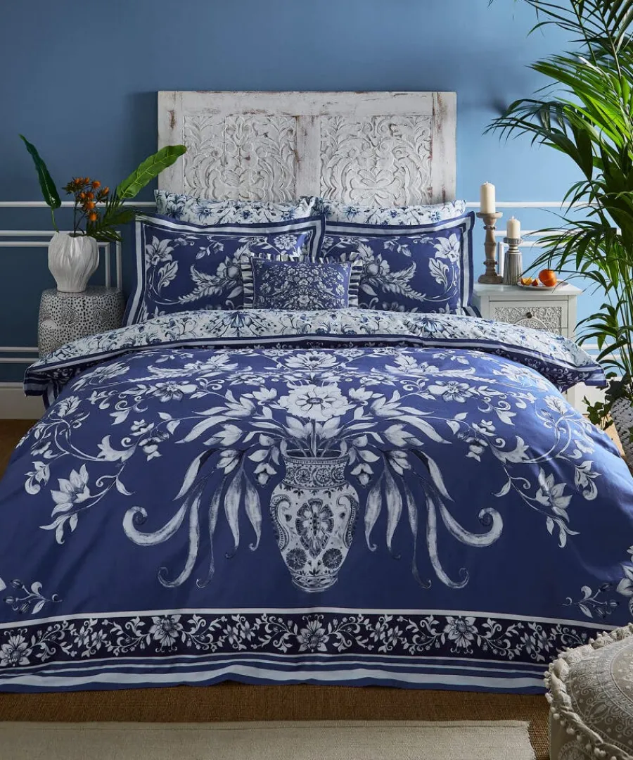 floral_vivid_vase_reversi_1.webp Outlet Joe Browns Floral Vivid Vase Reversible Duvet Set Blue