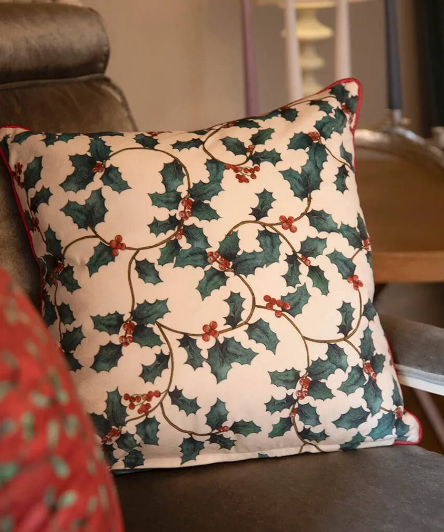remarkable_wreath_christm_2.webp Cheap Joe Browns Remarkable Wreath Christmas Cushion Green